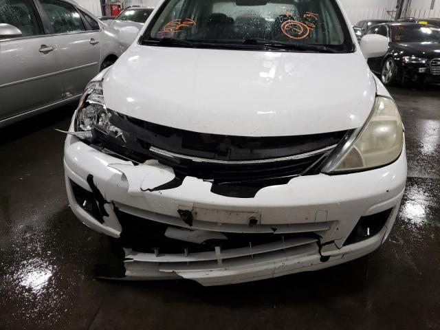 3N1BC1AP6BL450679 - 2011 NISSAN VERSA S WHITE photo 9