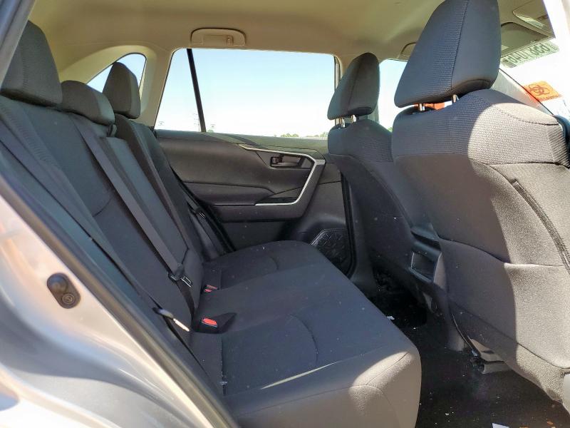 2T3H1RFVXMC164947 - 2021 TOYOTA RAV4 LE SILVER photo 11