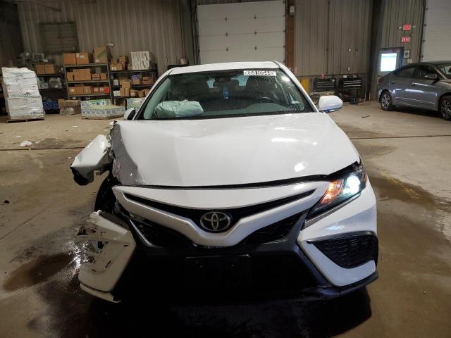 4T1G11AK2PU092244 - 2023 TOYOTA CAMRY SE NIGHT SHADE WHITE photo 5