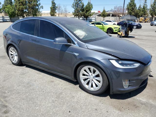 5YJXCBE2XGF021798 - 2016 TESLA MODEL X ნაცრისფერი ფოტო 4