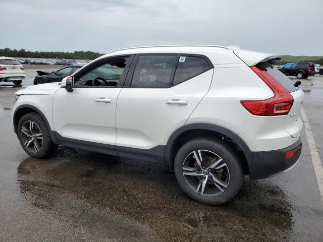 YV4L12UV3P2946293 - 2023 VOLVO XC40 CORE WHITE photo 2