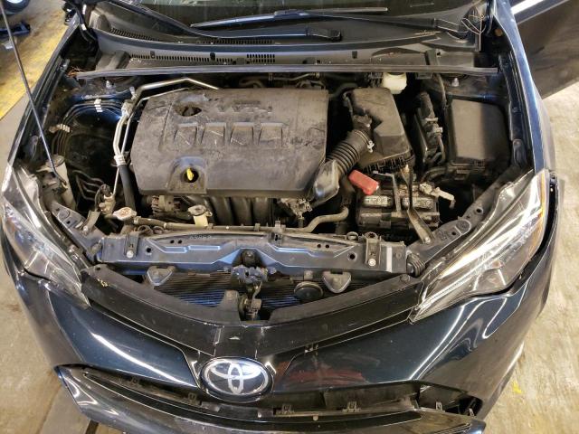 2T1BURHE0JC037669 - 2018 TOYOTA COROLLA L BLUE photo 11