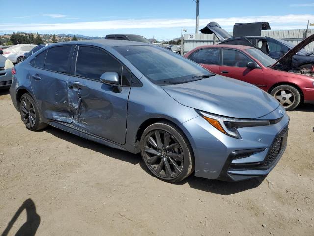 JTDBCMFE1S3080002 - 2025 TOYOTA COROLLA LE GRAY photo 4