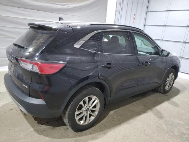 1FMCU9G65MUB29457 - 2021 FORD ESCAPE SE შავი ფოტო 3