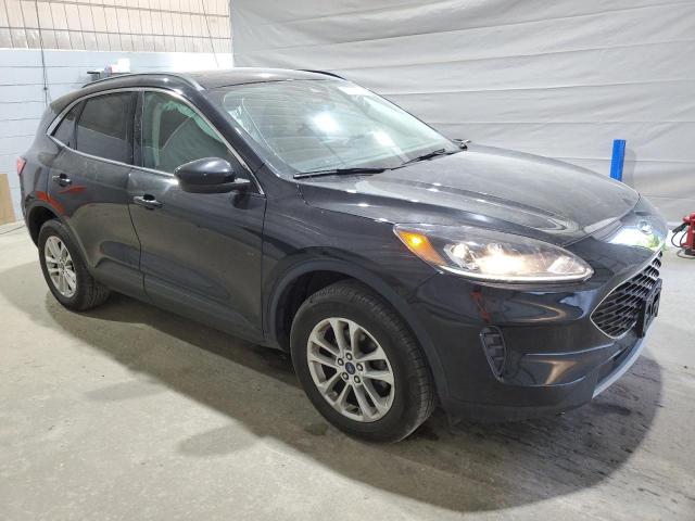 1FMCU9G65MUB29457 - 2021 FORD ESCAPE SE შავი ფოტო 4