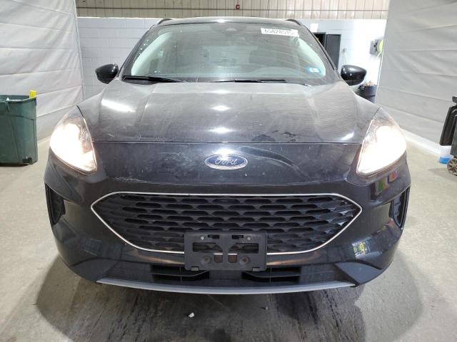 1FMCU9G65MUB29457 - 2021 FORD ESCAPE SE შავი ფოტო 5