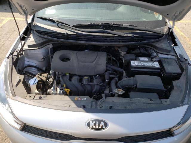 3KPA24AB9KE231253 - 2019 KIA RIO S SILVER photo 11