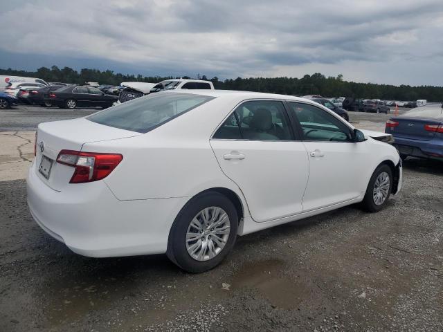 4T1BF1FK2EU788006 - 2014 TOYOTA CAMRY L WHITE photo 3