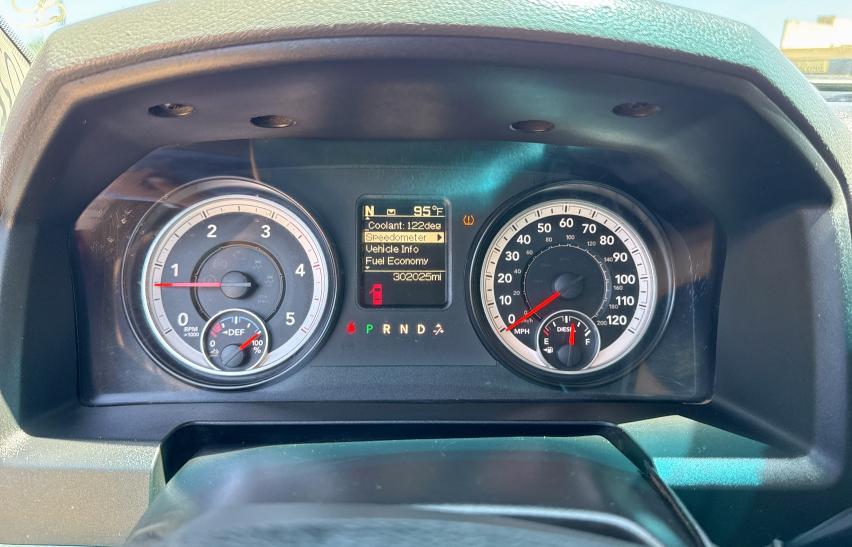 3C6UR5CL1FG628381 - 2015 RAM 2500 ST RED photo 8