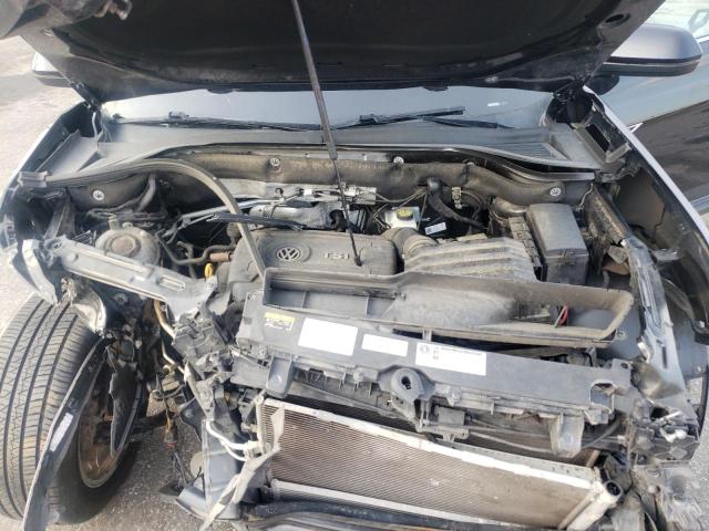 1V25C2CA2LC201039 - 2020 VOLKSWAGEN ATLAS CROS SE Schwarz Foto 12