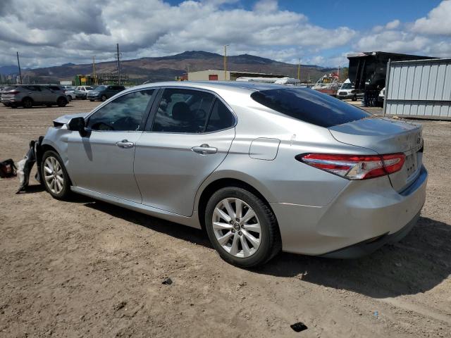 4T1B11HKXJU036060 - 2018 TOYOTA CAMRY L 银色 照片 2