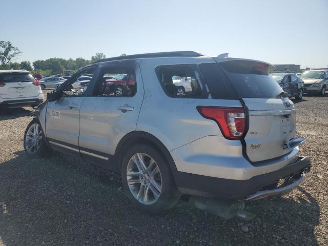 1FM5K8D85HGB16288 - 2017 FORD EXPLORER XLT 银色 照片 2