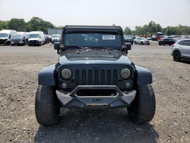 1C4BJWEG4JL903136 - 2018 JEEP WRANGLER U SAHARA BLACK photo 5