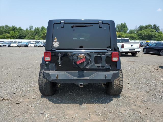 1C4BJWEG4JL903136 - 2018 JEEP WRANGLER U SAHARA BLACK photo 6