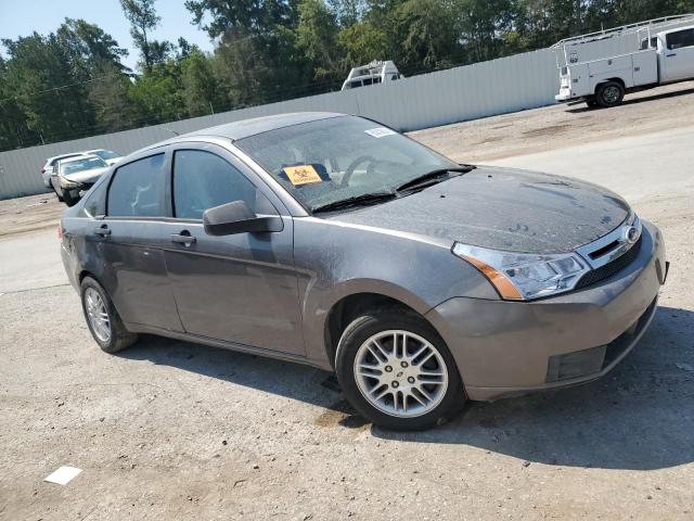 1FAHP3FN1AW260835 - 2010 FORD FOCUS SE GRAY photo 4