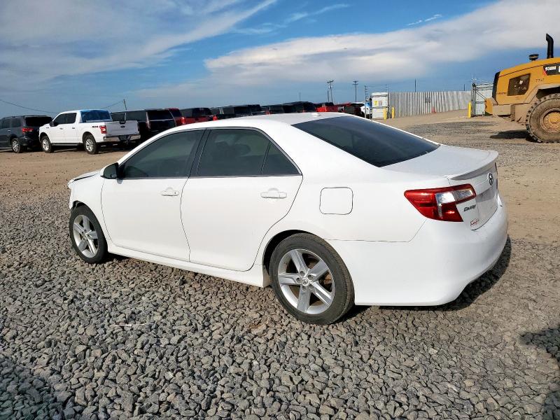 4T1BK1FKXCU513539 - 2012 TOYOTA CAMRY SE 白色 照片 2