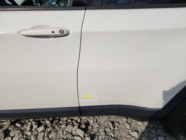 3C4NJDBB6KT745060 - 2019 JEEP COMPASS LATITUDE Білий фото 13