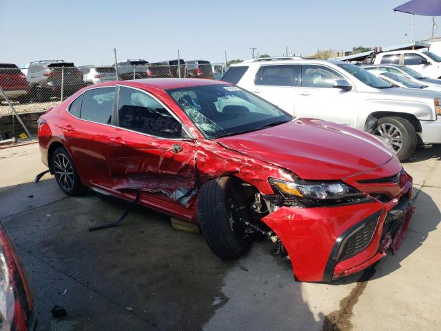 4T1G11AK3PU139488 - 2023 TOYOTA CAMRY SE NIGHT SHADE RED photo 4