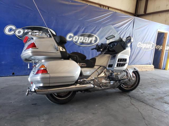 1HFSC47005A412004 - 2005 HONDA GL1800 SILVER photo 4