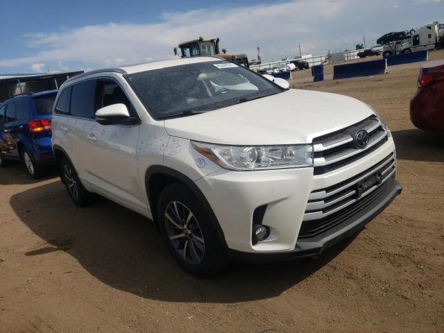 5TDJZRFHXJS558738 - 2018 TOYOTA HIGHLANDER SE SILVER photo 4