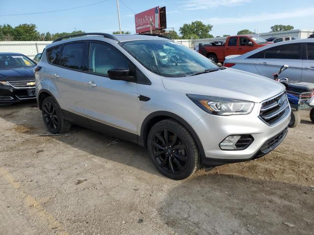 1FMCU9GD5JUC07181 - 2018 FORD ESCAPE SE Plata foto 4