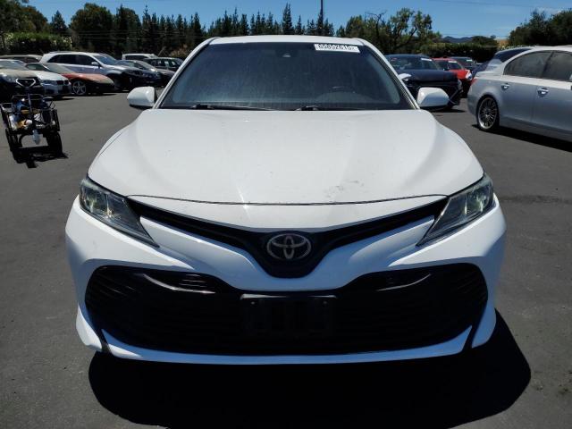 4T1B11HKXKU774426 - 2019 TOYOTA CAMRY L WHITE photo 5