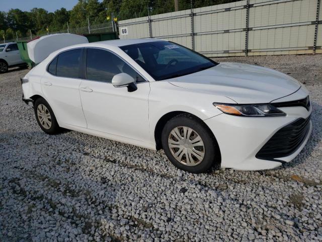 4T1B11HKXJU507740 - 2018 TOYOTA CAMRY L WHITE photo 4