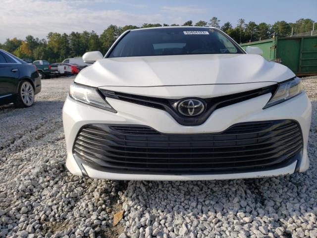 4T1B11HKXJU507740 - 2018 TOYOTA CAMRY L WHITE photo 5