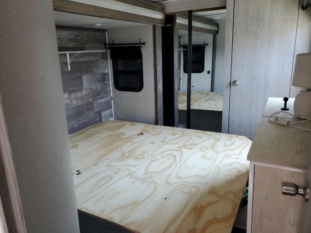 4YDF3652XLA741489 - 2020 KEYSTONE MONTANA WHITE photo 5