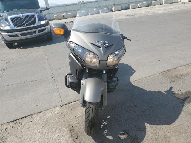 JH2SC6812FK200253 - 2015 HONDA GL1800 B GRAY photo 2