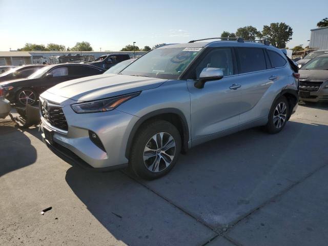 5TDHZRBH6MS523655 - 2021 TOYOTA HIGHLANDER XLE SILVER photo 1