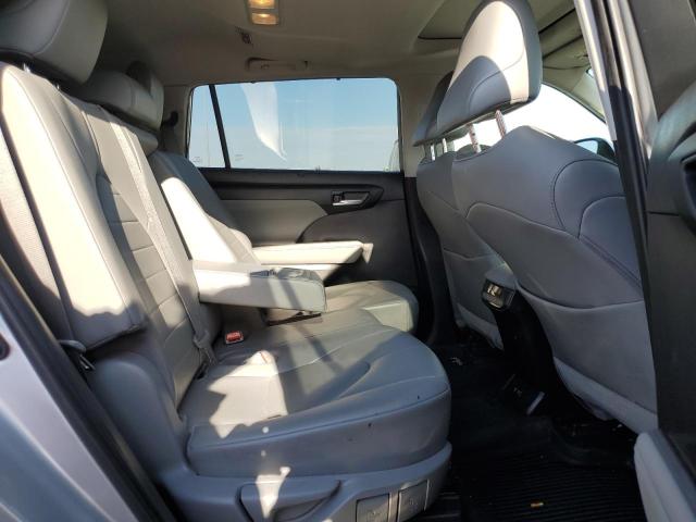5TDHZRBH6MS523655 - 2021 TOYOTA HIGHLANDER XLE SILVER photo 11