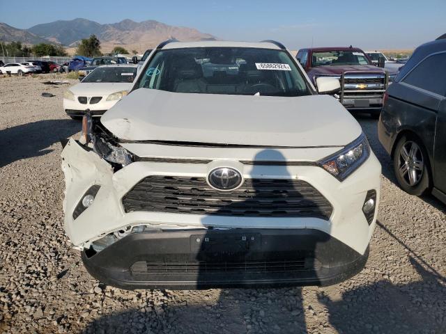 2T3A1RFVXMW193994 - 2021 TOYOTA RAV4 XLE PREMIUM WHITE photo 5