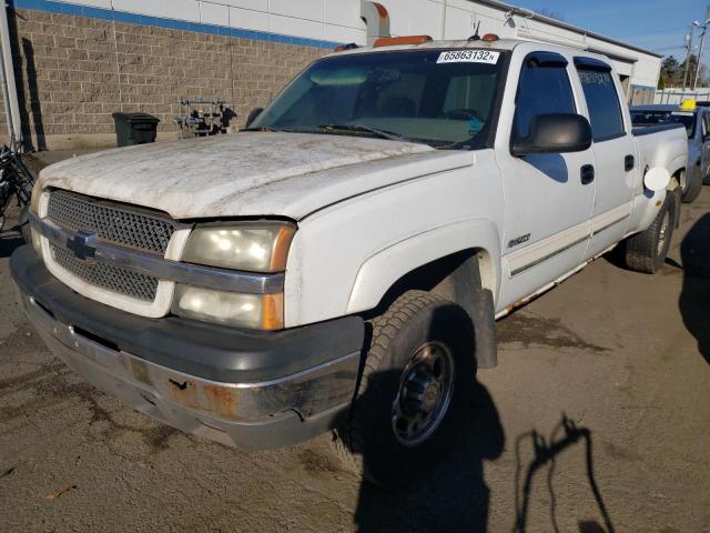 1GCGK23U84F215826 - 2004 CHEVROLET SILVERADO K2500 WHITE photo 2