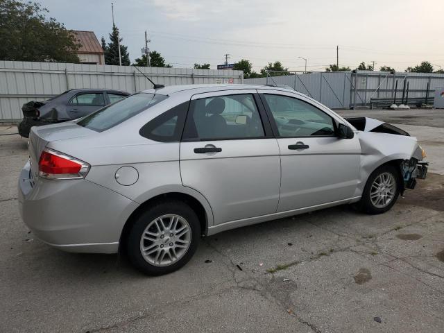 1FAHP35N09W170542 - 2009 FORD FOCUS SE SILVER photo 3