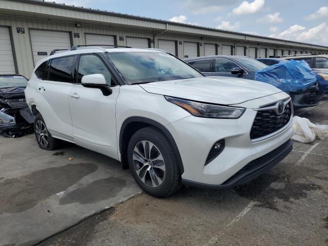 5TDGZRBH1NS242389 - 2022 TOYOTA HIGHLANDER XLE თეთრი ფოტო 4