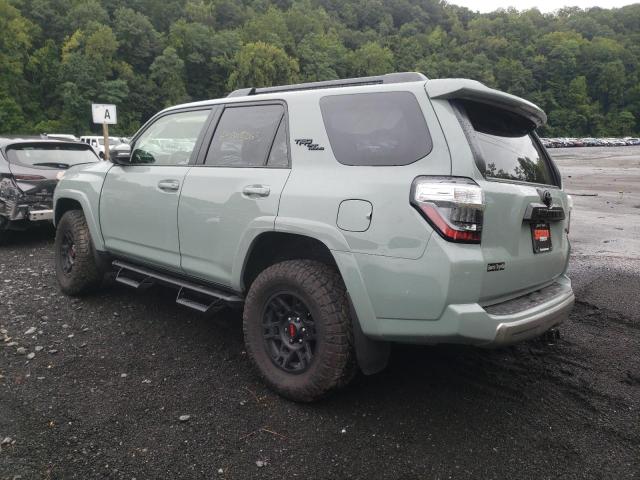 JTERU5JR9P6151136 - 2023 TOYOTA 4RUNNER SE GRAY photo 2