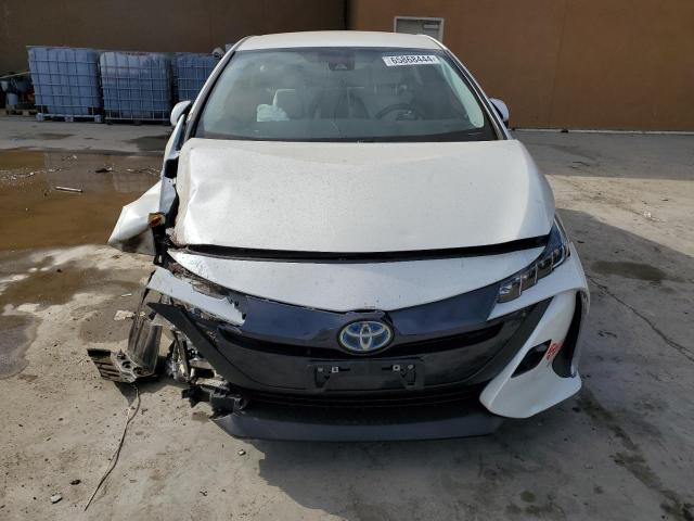JTDKARFP4J3086668 - 2018 TOYOTA PRIUS PRIM თეთრი ფოტო 5