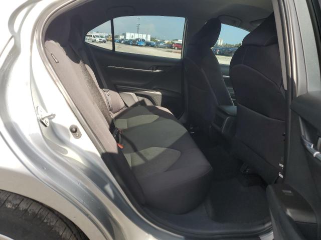 4T1C11AK6NU643688 - 2022 TOYOTA CAMRY LE 银色 照片 10