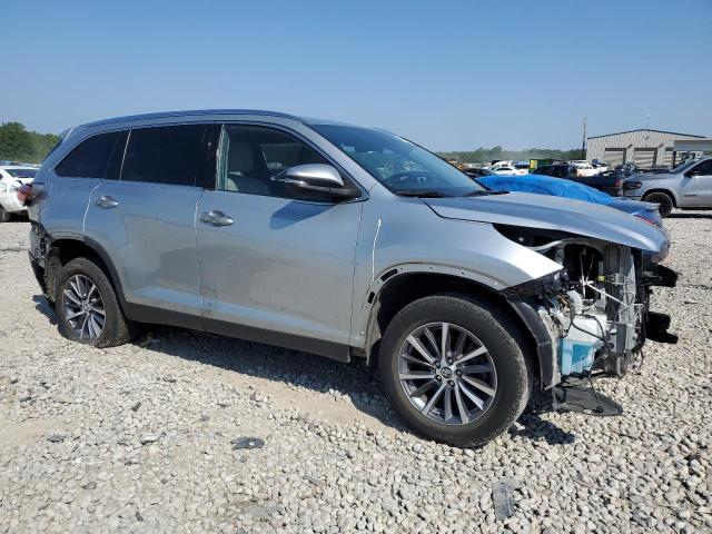 5TDKZRFHXKS571639 - 2019 TOYOTA HIGHLANDER SE SILVER photo 4