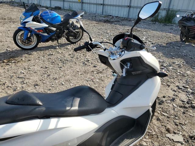 MLHJF2807B5002382 - 2011 HONDA PCX WHITE photo 5