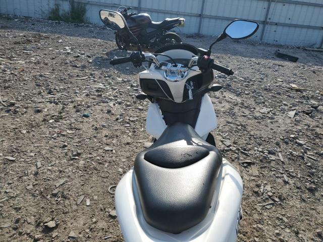 MLHJF2807B5002382 - 2011 HONDA PCX Սպիտակ լուսանկար 6
