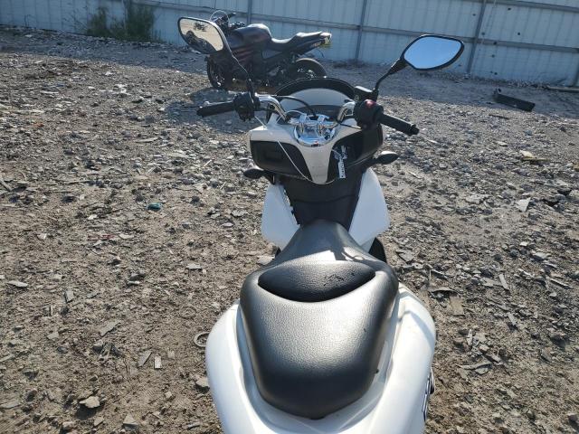 MLHJF2807B5002382 - 2011 HONDA PCX WHITE photo 6