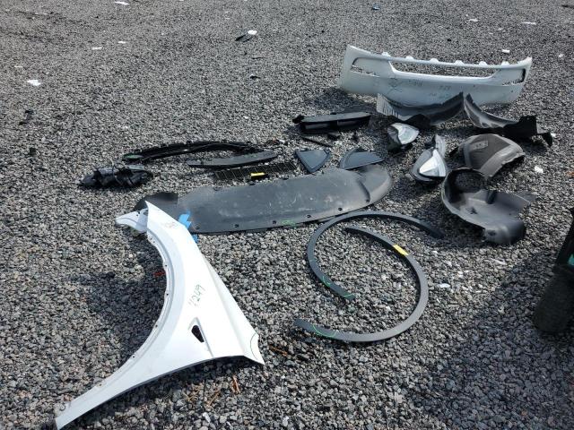 5YJYGDEE2LF052570 - 2020 TESLA MODEL Y Weiß Foto 12