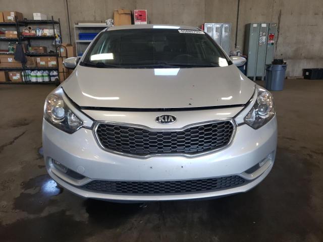 KNAFK5A84G5593703 - 2016 KIA FORTE LX SILVER photo 5