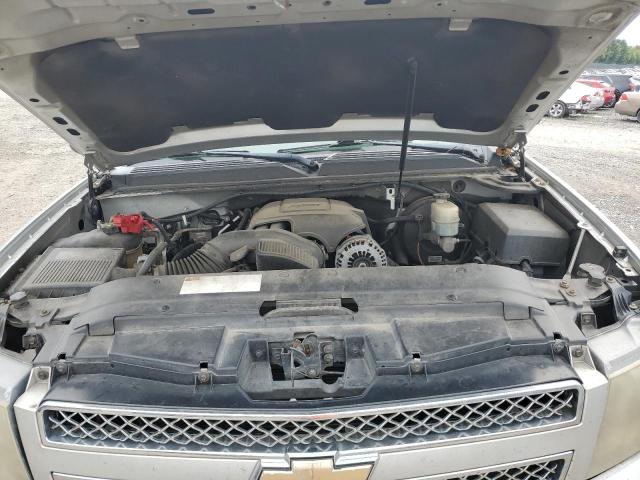 1GNSCKE05BR272859 - 2011 CHEVROLET SUBURBAN C1500 LTZ SILVER photo 11