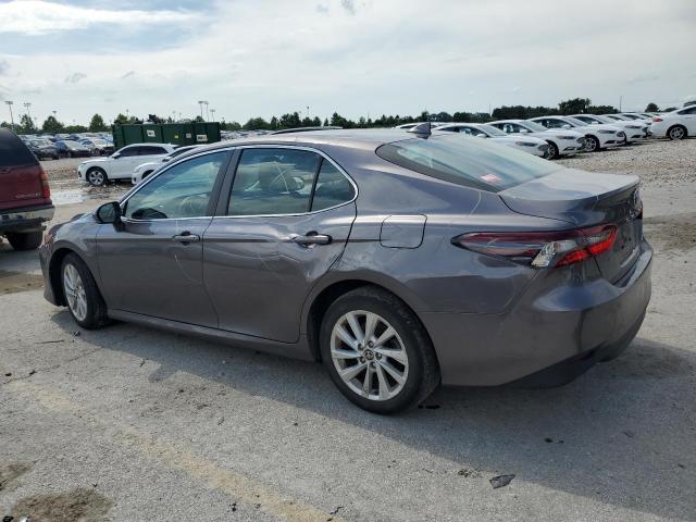 4T1R11AK7PU762282 - 2023 TOYOTA CAMRY LE GRAY photo 2