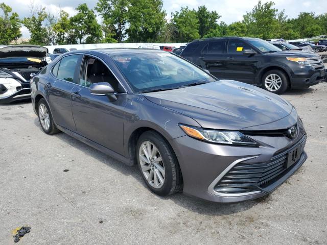 4T1R11AK7PU762282 - 2023 TOYOTA CAMRY LE GRAY photo 4