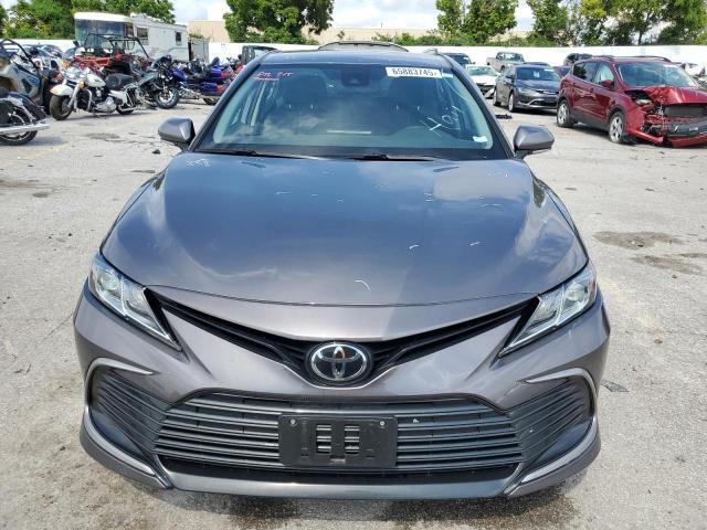 4T1R11AK7PU762282 - 2023 TOYOTA CAMRY LE GRAY photo 5