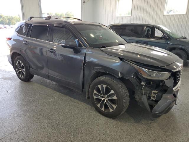 5TDGZRBH3NS205652 - 2022 TOYOTA HIGHLANDER XLE GRAY photo 4